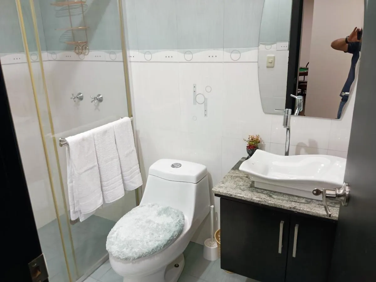 Apartamento Departamento Grande Con Jacuzzi Cuenca 0*,  Ecuador